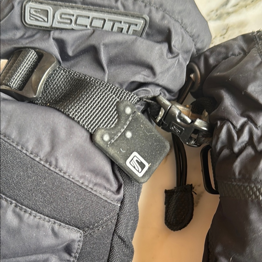 Scott Black Insulated Gloves with Adjustable Strap Women’s Medium - Picture 8 of 12